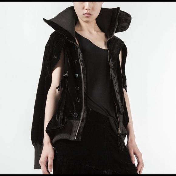 Super soft velvet jacket with versatile zippers. - Picture 7 of 11